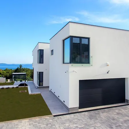 Excellence Vila